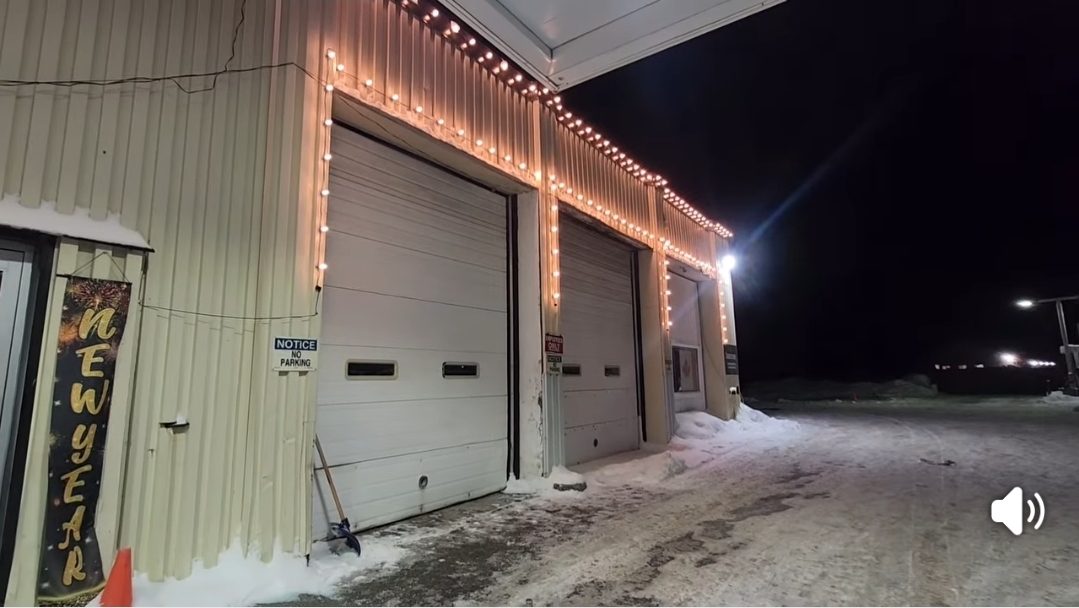 Full Service Holiday Lighting